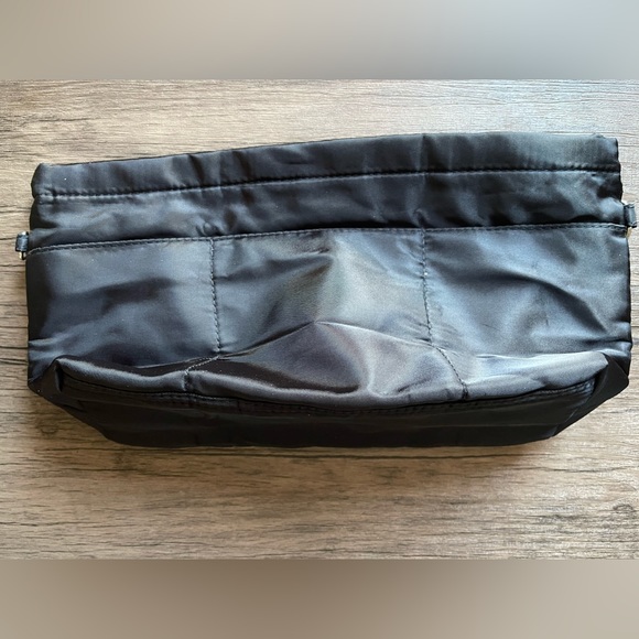 NIP: A medium black Nylon tote organizer with 13 pockets - Picture 3 of 5